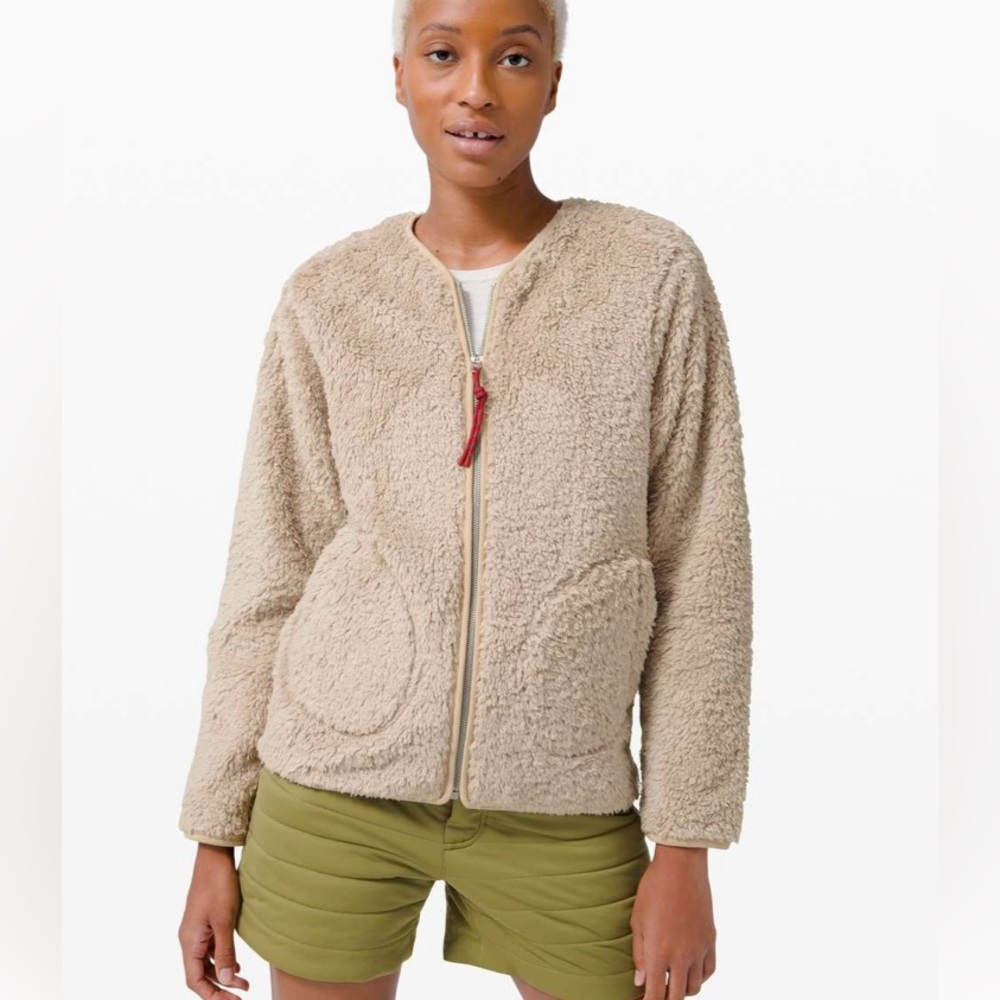 Lululemon Sherpa fully zip jacket. Size 6.